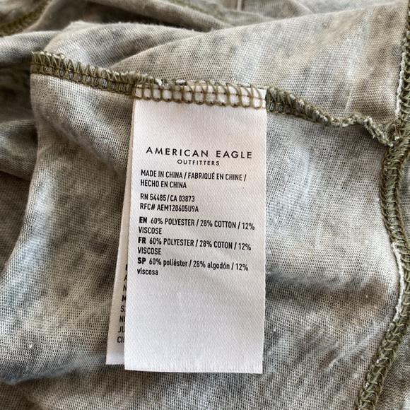 American Eagle camo T-shirt in size extra small with tie front. - Picture 5 of 8